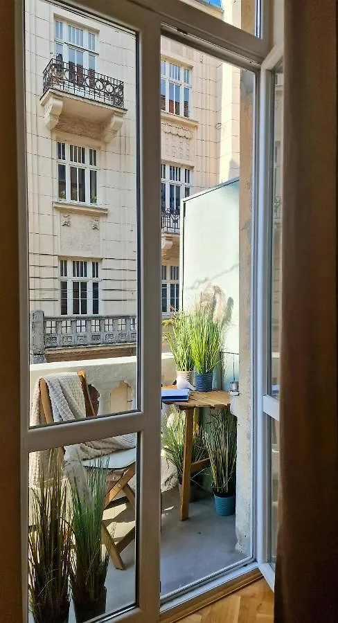 Leoclassic Apartments With Balcony In Center 리비프 우크라이나